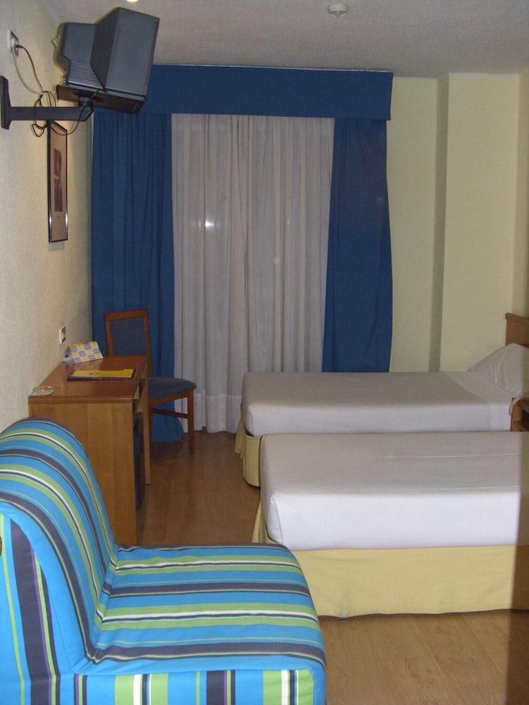 City Express Covadonga Oviedo Room photo