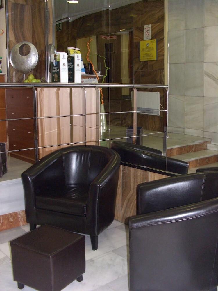 City Express Covadonga Oviedo Interior photo